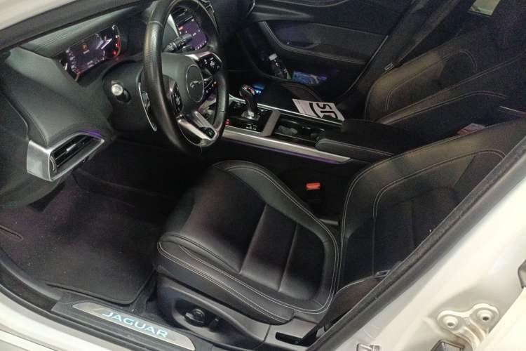 Used Jaguar XEL 2020 2.0T 200 PS R-DYNAMIC S Advanced Sport Edition Left Front Seat