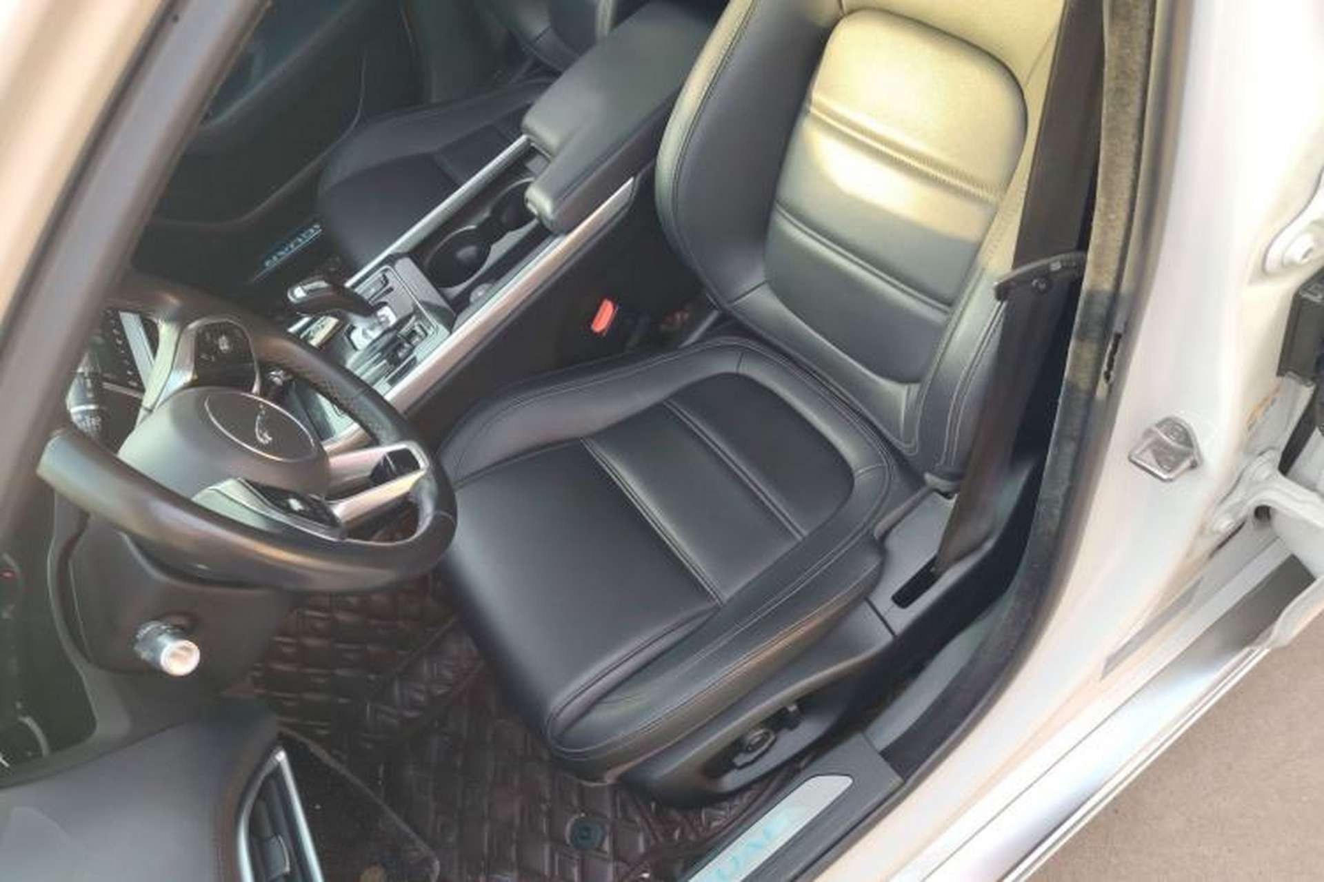 Used Jaguar XEL 2020 2.0T 200 PS S Advanced Elegance Edition Left Front Seat