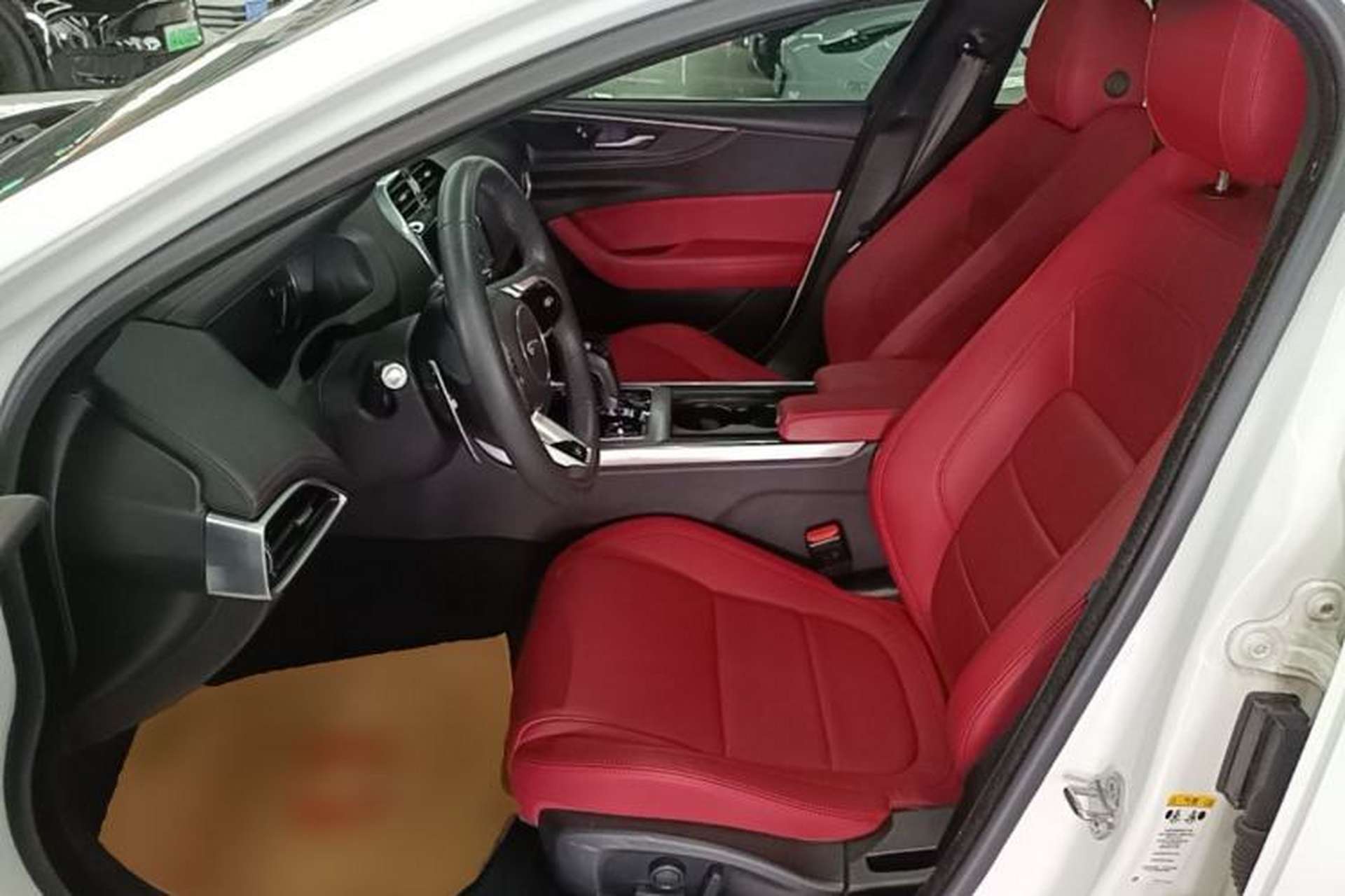Used Jaguar XEL 2020 2.0T 200 PS R-DYNAMIC S Advanced Sport Edition Left Front Seat
