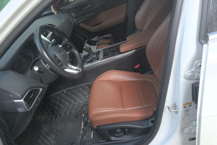 Used Jaguar XEL 2020 2.0T 200 PS R-DYNAMIC S Advanced Sport Edition Left Front Seat