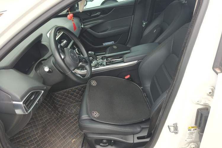 Used Jaguar XEL 2020 2.0T 250 PS SE Tech-Elegant Edition Left Front Seat