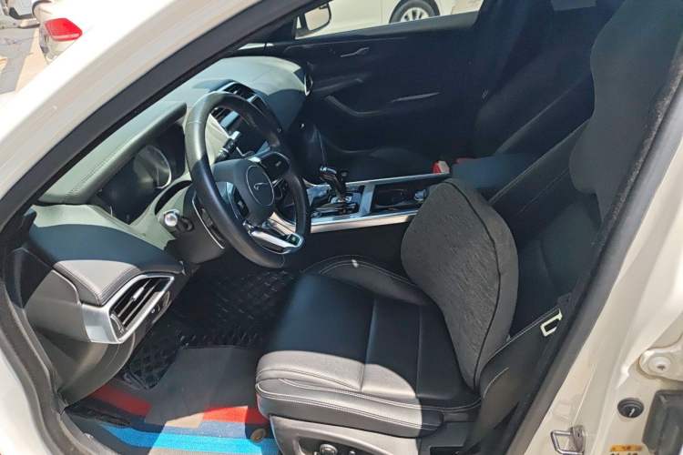 Used Jaguar XEL 2020 2.0T 200 PS R-DYNAMIC S Advanced Sport Edition Left Front Seat