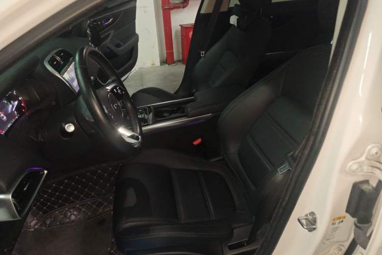 Used Jaguar XEL 2020 2.0T 200 PS S Advanced Elegance Edition Left Front Seat