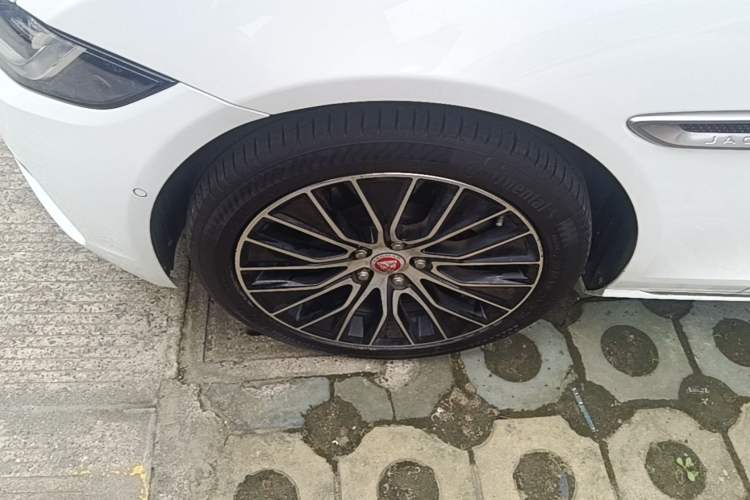 Used Jaguar XEL 2020 2.0T 250 PS SE Tech-Elegant Edition Left Front Wheel Hub