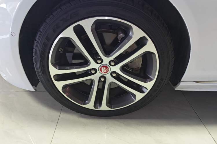 Used Jaguar XEL 2020 2.0T 200 PS R-DYNAMIC S Advanced Sport Edition Left Front Wheel Hub