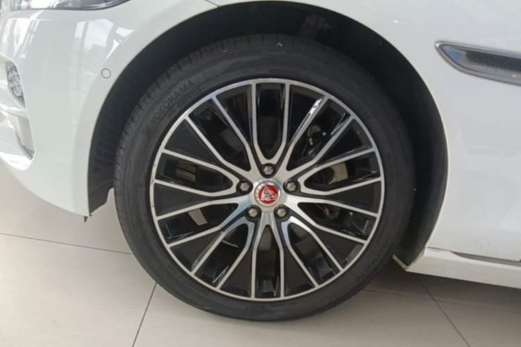 Used Jaguar XEL 2020 2.0T 200 PS S Advanced Elegance Edition Left Front Wheel Hub