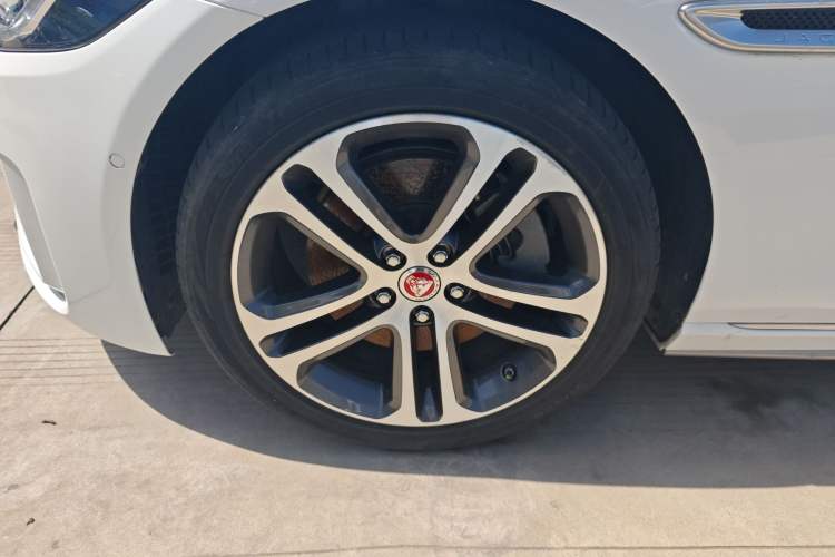 Used Jaguar XEL 2020 2.0T 200 PS R-DYNAMIC S Advanced Sport Edition Left Front Wheel Hub