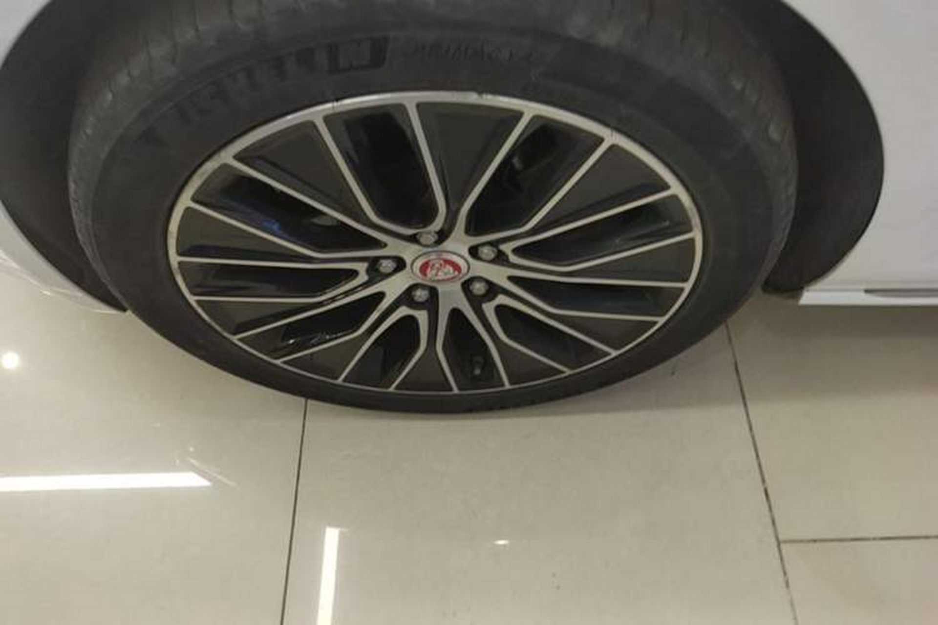 Used Jaguar XEL 2020 2.0T 250 PS SE Tech-Elegant Edition Left Front Wheel Hub