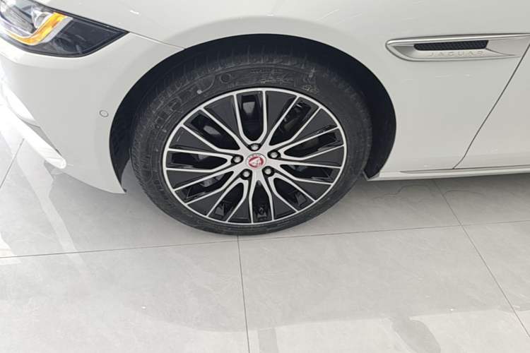 Used Jaguar XEL 2020 2.0T 250 PS SE Tech-Elegant Edition Left Front Wheel Hub