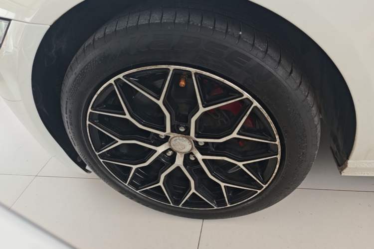 Used Jaguar XEL 2020 2.0T 200PS R-DYNAMIC Youth Sports Edition Left Front Wheel Hub