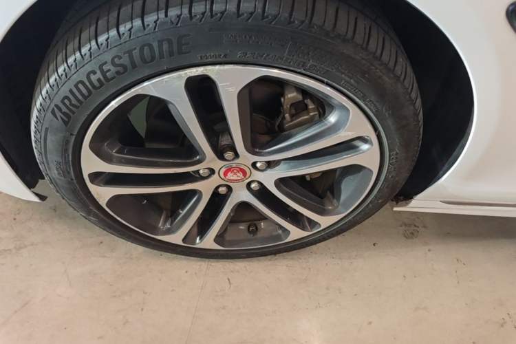 Used Jaguar XEL 2020 2.0T 200PS R-DYNAMIC Youth Sports Edition Left Front Wheel Hub