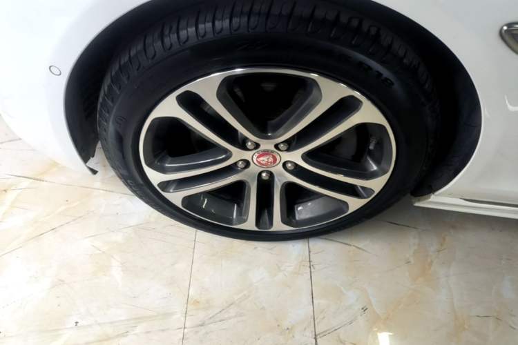 Used Jaguar XEL 2020 2.0T 200 PS R-DYNAMIC S Advanced Sport Edition Left Front Wheel Hub