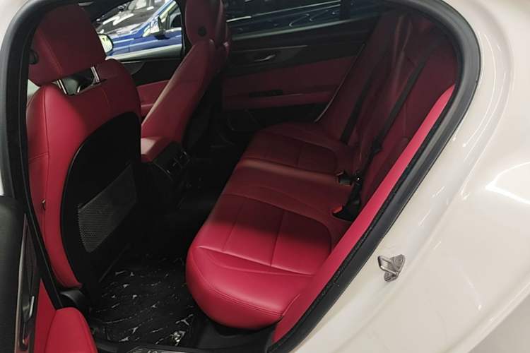 Used Jaguar XEL 2020 2.0T 200 PS R-DYNAMIC S Advanced Sport Edition Left Rear Seat