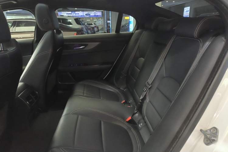Used Jaguar XEL 2020 2.0T 200 PS R-DYNAMIC S Advanced Sport Edition Left Rear Seat