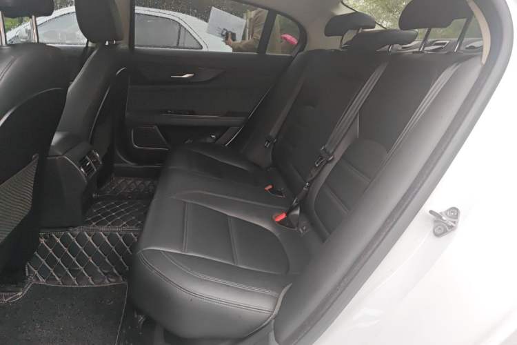 Used Jaguar XEL 2020 2.0T 200 PS S Advanced Elegance Edition Left Rear Seat