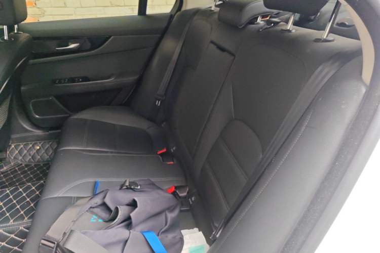 Used Jaguar XEL 2020 2.0T 200 PS S Advanced Elegance Edition Left Rear Seat
