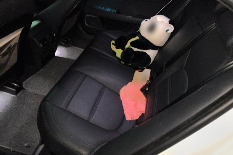 Used Jaguar XEL 2020 2.0T 200 PS S Advanced Elegance Edition Left Rear Seat