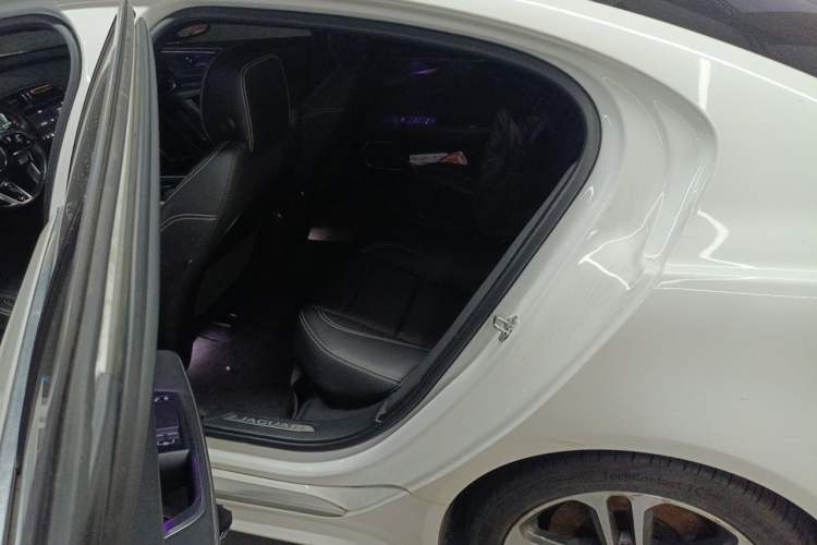 Used Jaguar XEL 2020 2.0T 200 PS R-DYNAMIC S Advanced Sport Edition Left Rear Seat