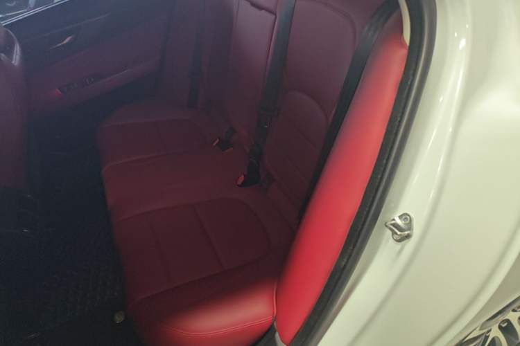 Used Jaguar XEL 2020 2.0T 200 PS R-DYNAMIC S Advanced Sport Edition Left Rear Seat
