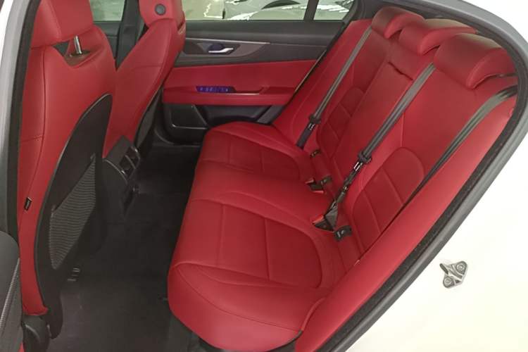 Used Jaguar XEL 2020 2.0T 200 PS R-DYNAMIC S Advanced Sport Edition Left Rear Seat