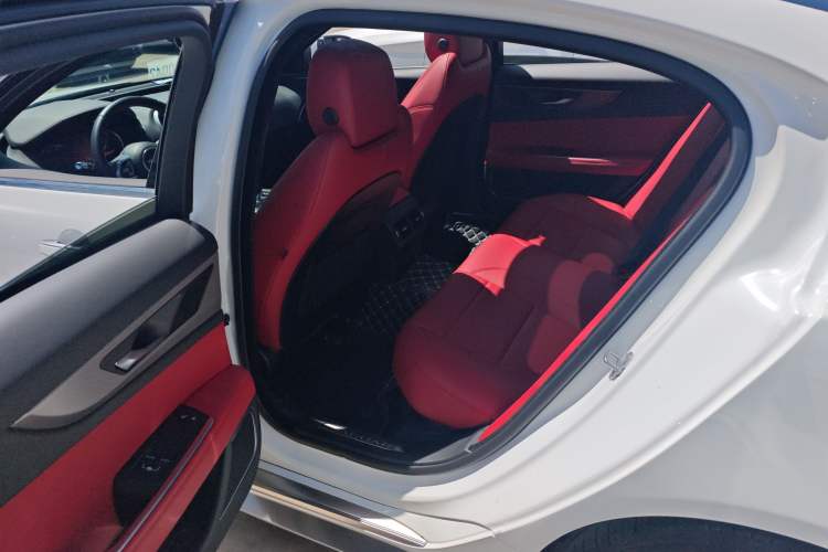 Used Jaguar XEL 2020 2.0T 200 PS R-DYNAMIC S Advanced Sport Edition Left Rear Seat