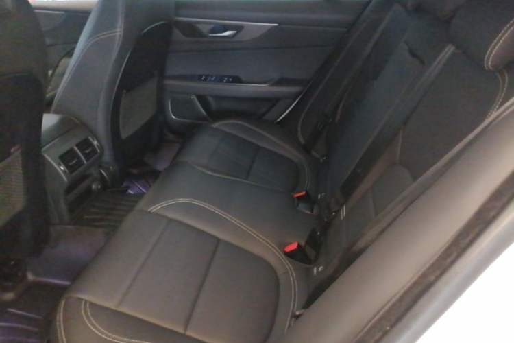 Used Jaguar XEL 2020 2.0T 200 PS R-DYNAMIC S Advanced Sport Edition Left Rear Seat