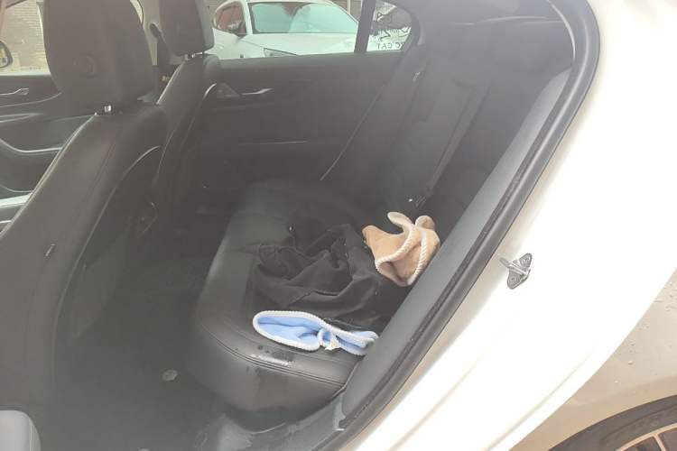 Used Jaguar XEL 2020 2.0T 200 PS S Advanced Elegance Edition Left Rear Seat