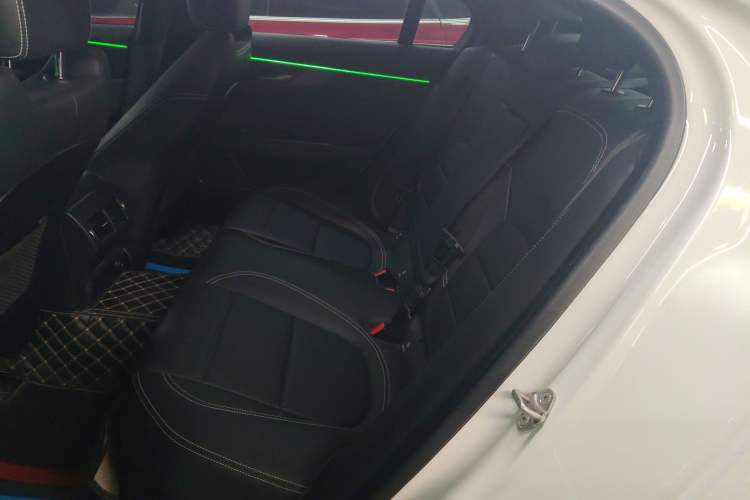 Used Jaguar XEL 2020 2.0T 200PS R-DYNAMIC Youth Sports Edition Left Rear Seat