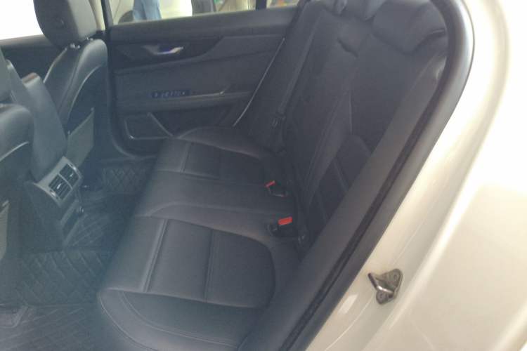 Used Jaguar XEL 2020 2.0T 200 PS S Advanced Elegance Edition Left Rear Seat