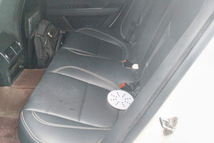 Used Jaguar XEL 2020 2.0T 200PS R-DYNAMIC Youth Sports Edition Left Rear Seat