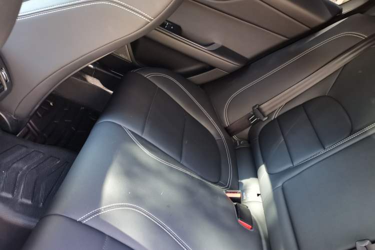 Used Jaguar XEL 2020 2.0T 200PS R-DYNAMIC Youth Sports Edition Left Rear Seat