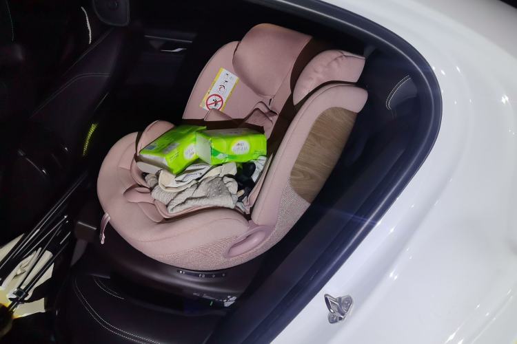 Used Jaguar XEL 2020 2.0T 200PS R-DYNAMIC Youth Sports Edition Left Rear Seat
