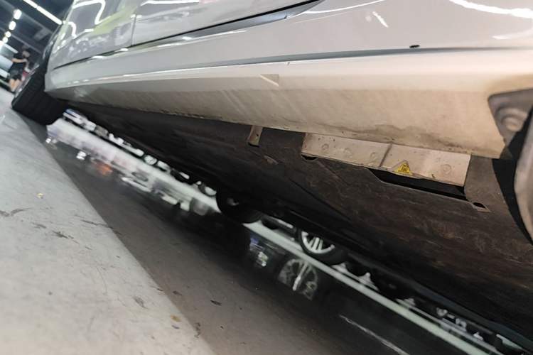 Used Jaguar XEL 2020 2.0T 200 PS R-DYNAMIC S Advanced Sport Edition Left Side Sill