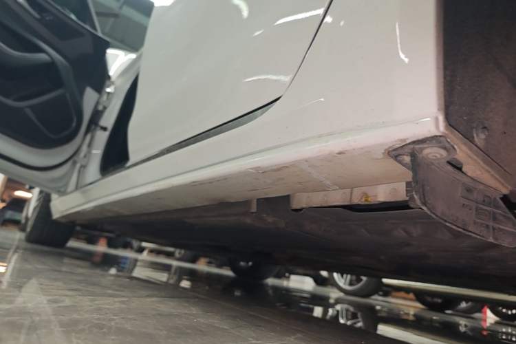 Used Jaguar XEL 2020 2.0T 200PS R-DYNAMIC Youth Sports Edition Left Side Sill
