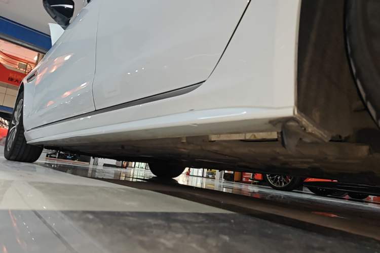 Used Jaguar XEL 2020 2.0T 200PS R-DYNAMIC Youth Sports Edition Left Side Sill