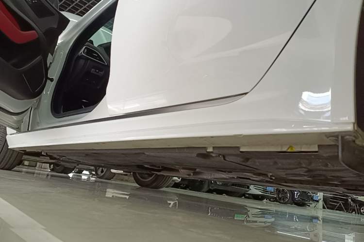 Used Jaguar XEL 2020 2.0T 200 PS R-DYNAMIC S Advanced Sport Edition Left Side Sill