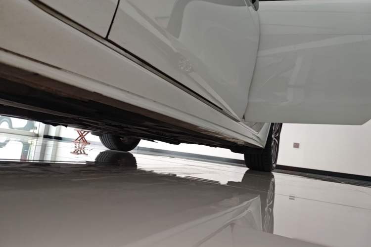 Used Jaguar XEL 2020 2.0T 200PS R-DYNAMIC Youth Sports Edition Left Side Sill