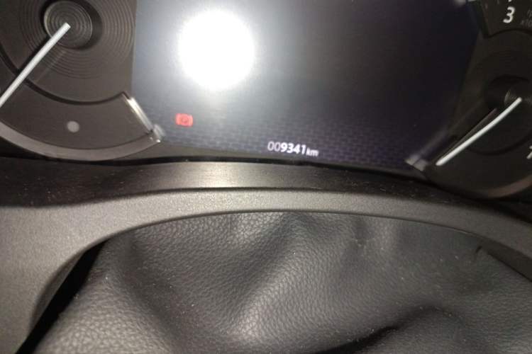 Used Jaguar XEL 2020 2.0T 200PS R-DYNAMIC Youth Sports Edition Odometer Close Up