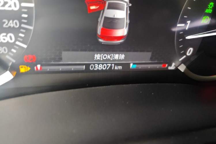 Used Jaguar XEL 2020 2.0T 200 PS S Advanced Elegance Edition Odometer Close Up