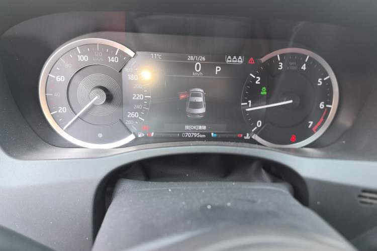 Used Jaguar XEL 2020 2.0T 200 PS R-DYNAMIC S Advanced Sport Edition Odometer Close Up