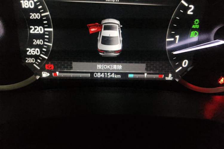 Used Jaguar XEL 2020 2.0T 200 PS S Advanced Elegance Edition Odometer Close Up