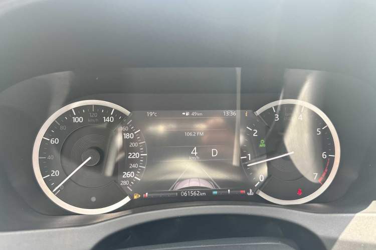 Used Jaguar XEL 2020 2.0T 200 PS S Advanced Elegance Edition Odometer Close Up