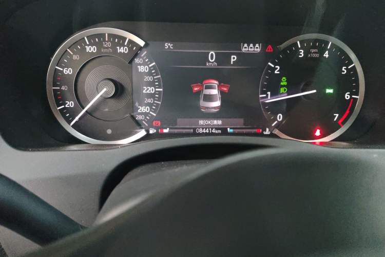 Used Jaguar XEL 2020 2.0T 200PS R-DYNAMIC Youth Sports Edition Odometer Close Up