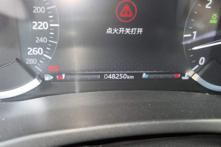Used Jaguar XEL 2020 2.0T 200 PS R-DYNAMIC S Advanced Sport Edition Odometer Close Up