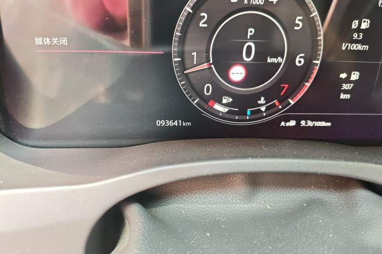 Used Jaguar XEL 2020 2.0T 200 PS R-DYNAMIC S Advanced Sport Edition Odometer Close Up