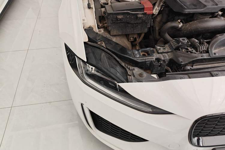Used Jaguar XEL 2020 2.0T 200 PS R-DYNAMIC S Advanced Sport Edition Right Front Headlight