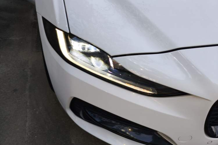 Used Jaguar XEL 2020 2.0T 250 PS SE Tech-Elegant Edition Right Front Headlight