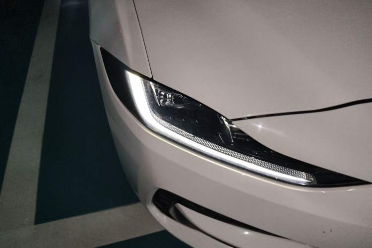 Used Jaguar XEL 2020 2.0T 200 PS S Advanced Elegance Edition Right Front Headlight