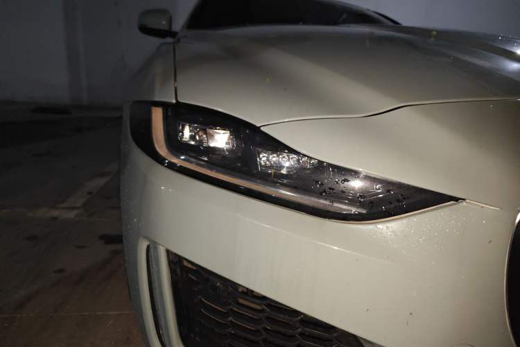 Used Jaguar XEL 2020 2.0T 200 PS R-DYNAMIC S Advanced Sport Edition Right Front Headlight