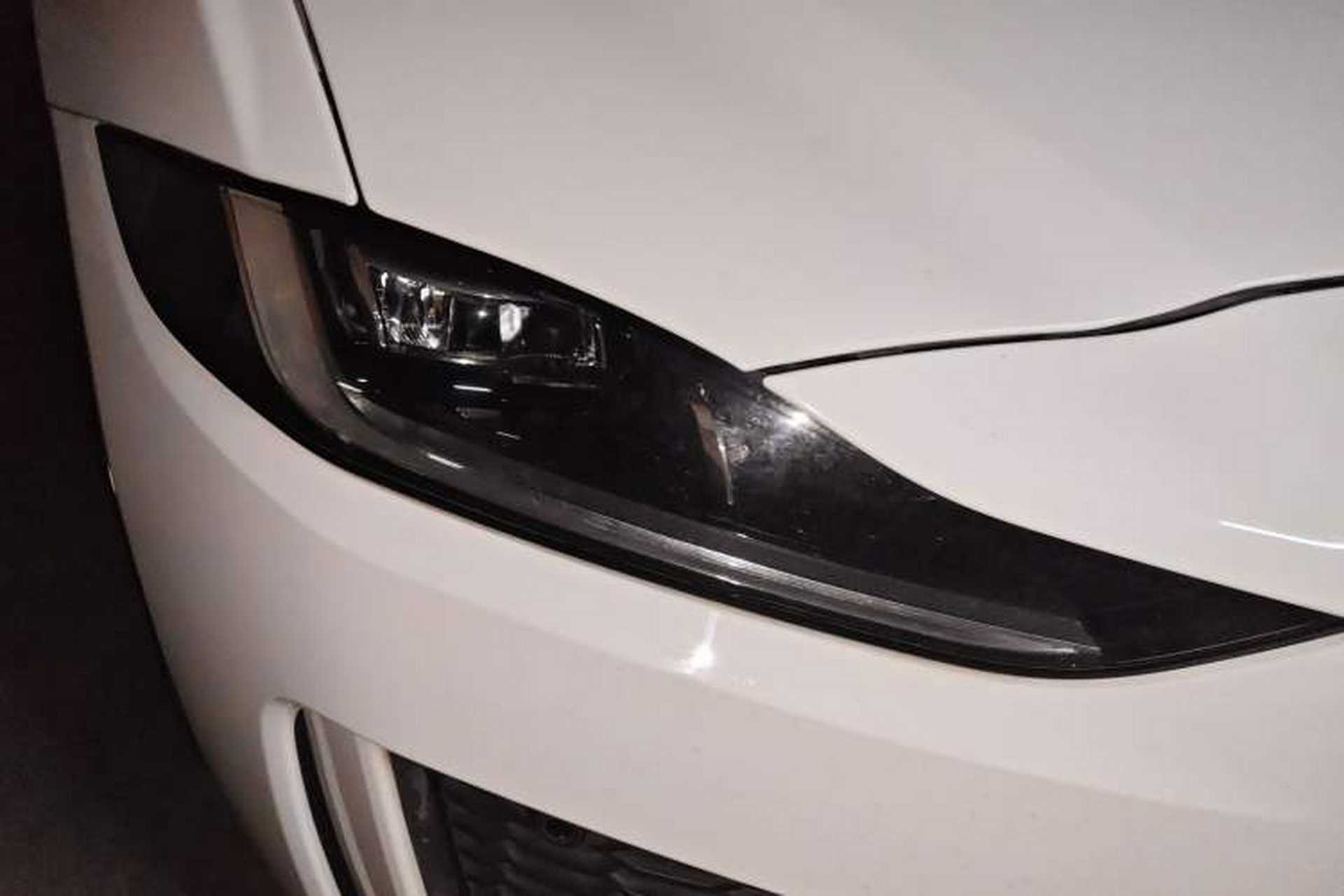 Used Jaguar XEL 2020 2.0T 200 PS R-DYNAMIC S Advanced Sport Edition Right Front Headlight